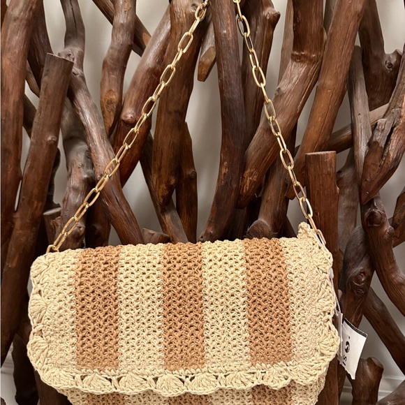 Shiraleah Handbags - NWT Shiraleah Tan and Cream Woven Shoulder Bag with gold chain